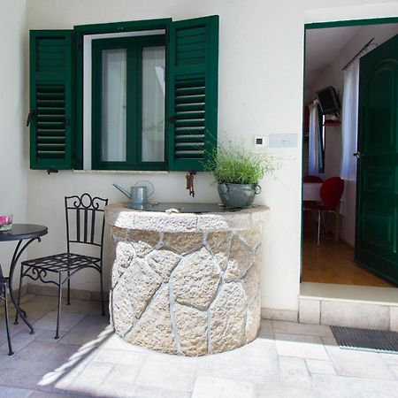 Apartments Petrinic Crnogaj Baška Eksteriør billede