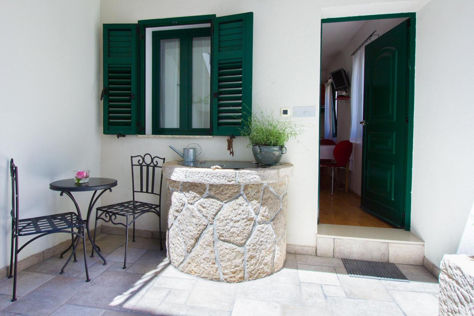 Apartments Petrinic Crnogaj Baška Eksteriør billede