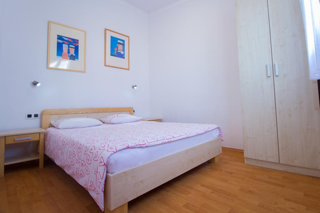 Apartments Petrinic Crnogaj Baška Eksteriør billede